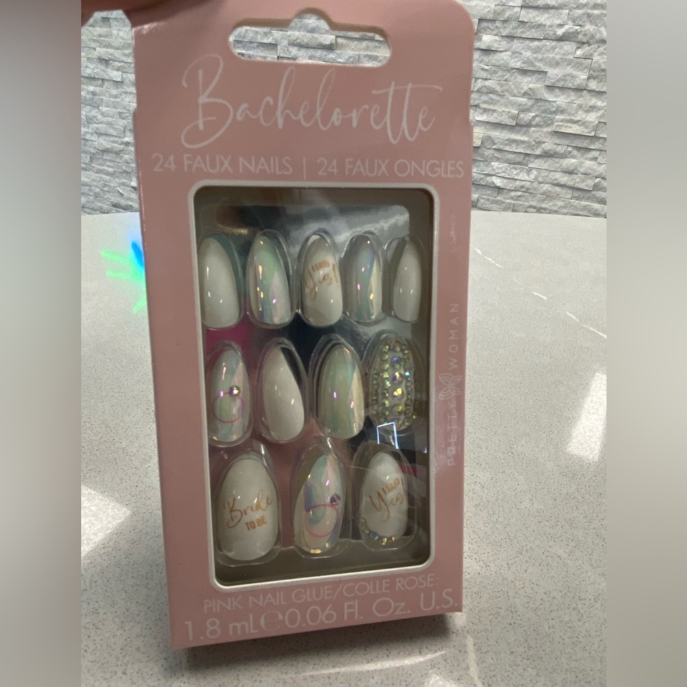Bride to be press on nails